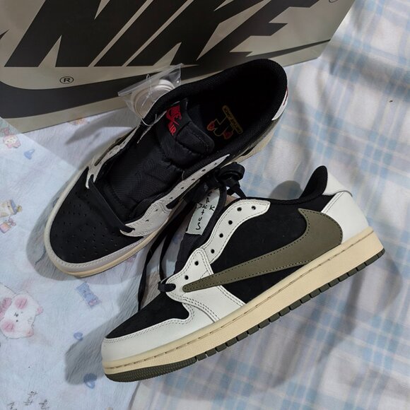Nike x Travis Scott Air Jordan 1 Low Black Sneakers